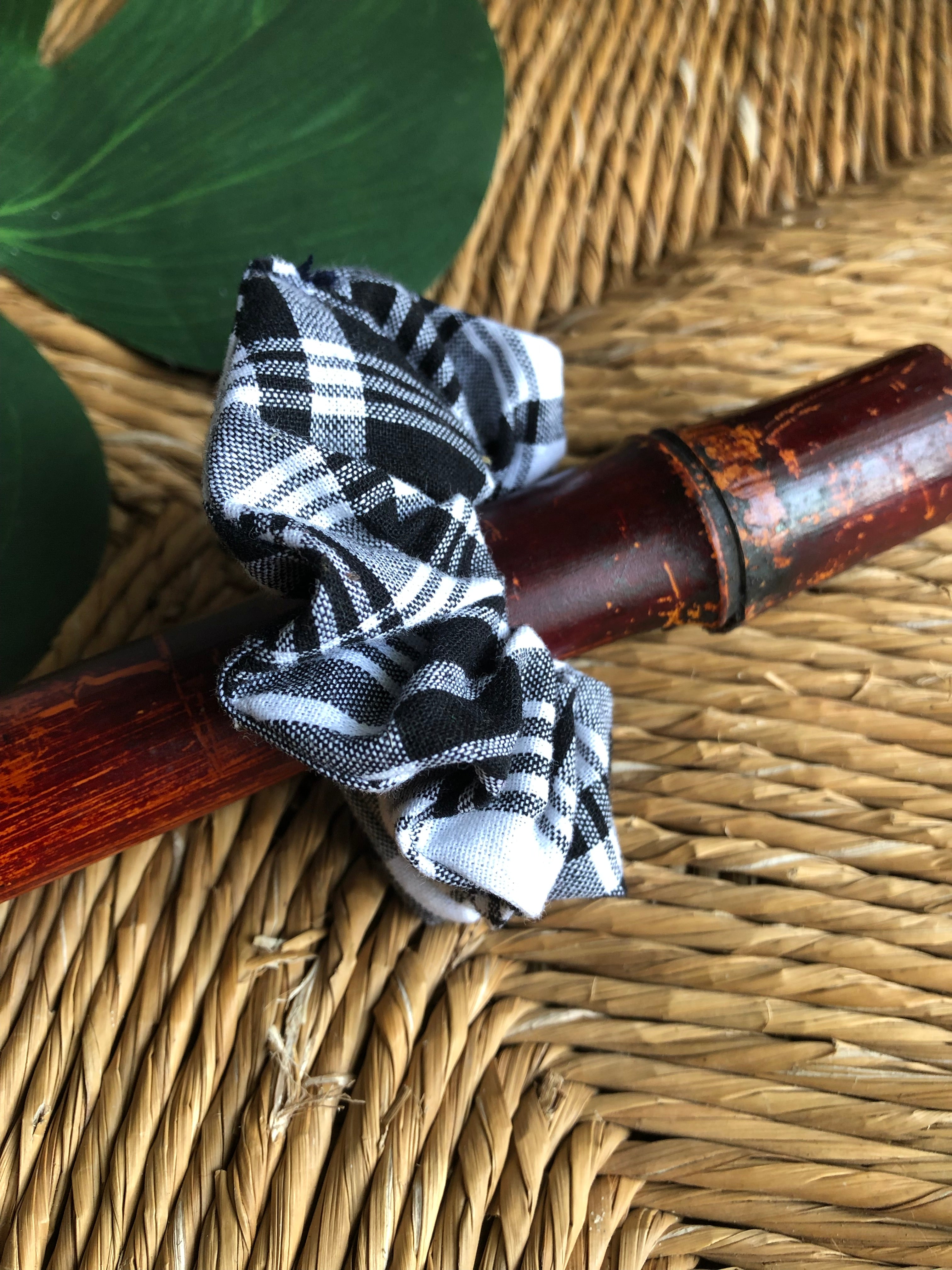 Thee Madras Scrunchie (Black/White-Multi)