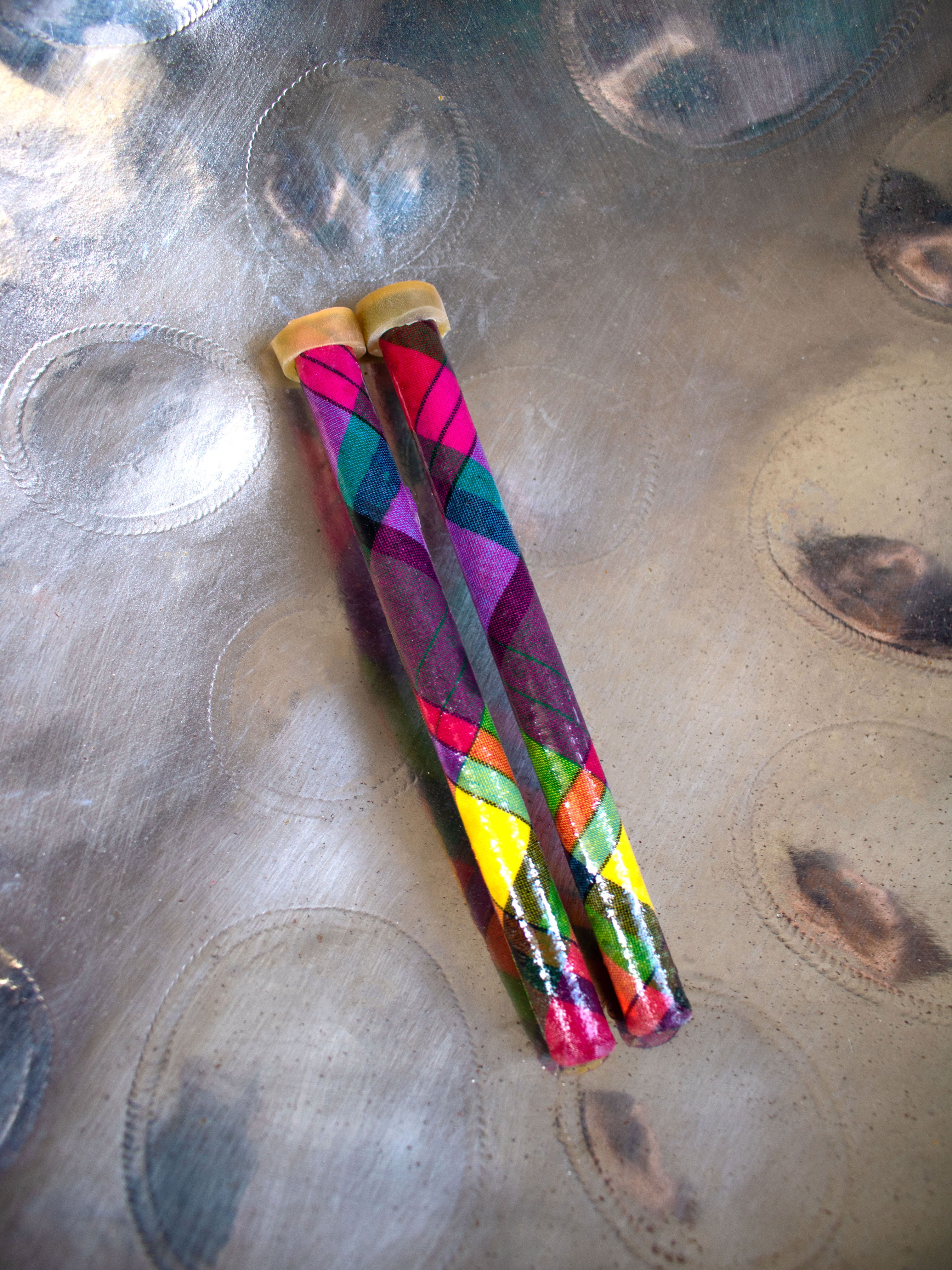 MADRAS STEEL PAN/DRUM STICKS (PINK/MULTI)